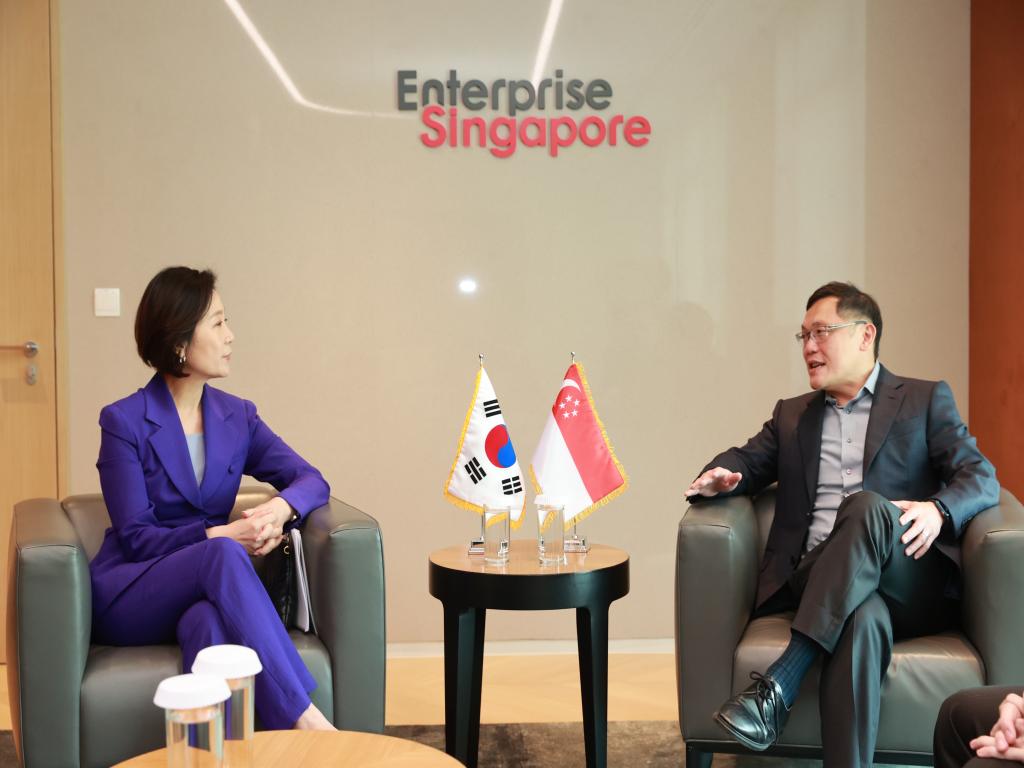 Meets with the Chairman of Enterprise Singapore